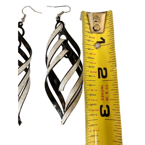 🌸3/$15🌸Long Dangling Silver and Black Spiral Intertwined Metal Earrings 3" - Picture 4 of 4